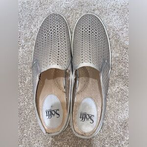 Leather backless slip on sneaker